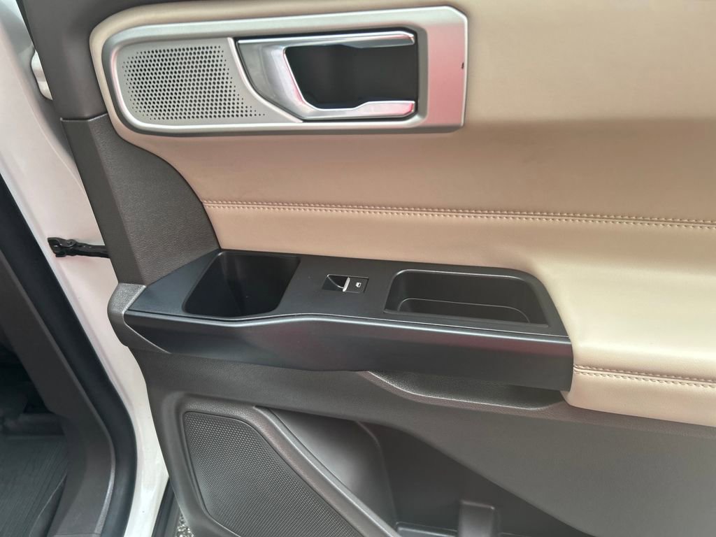 Used 2020 Ford Explorer Platinum w/ Premium Technology Package image 28