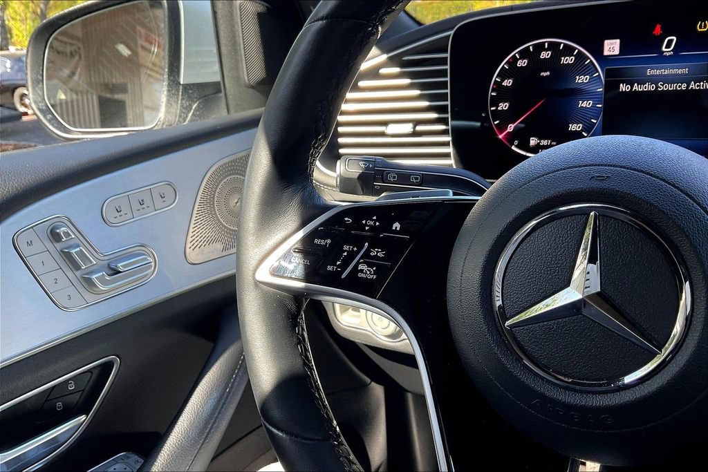 Used 2025 Mercedes-Benz GLS 450 4MATIC image 8