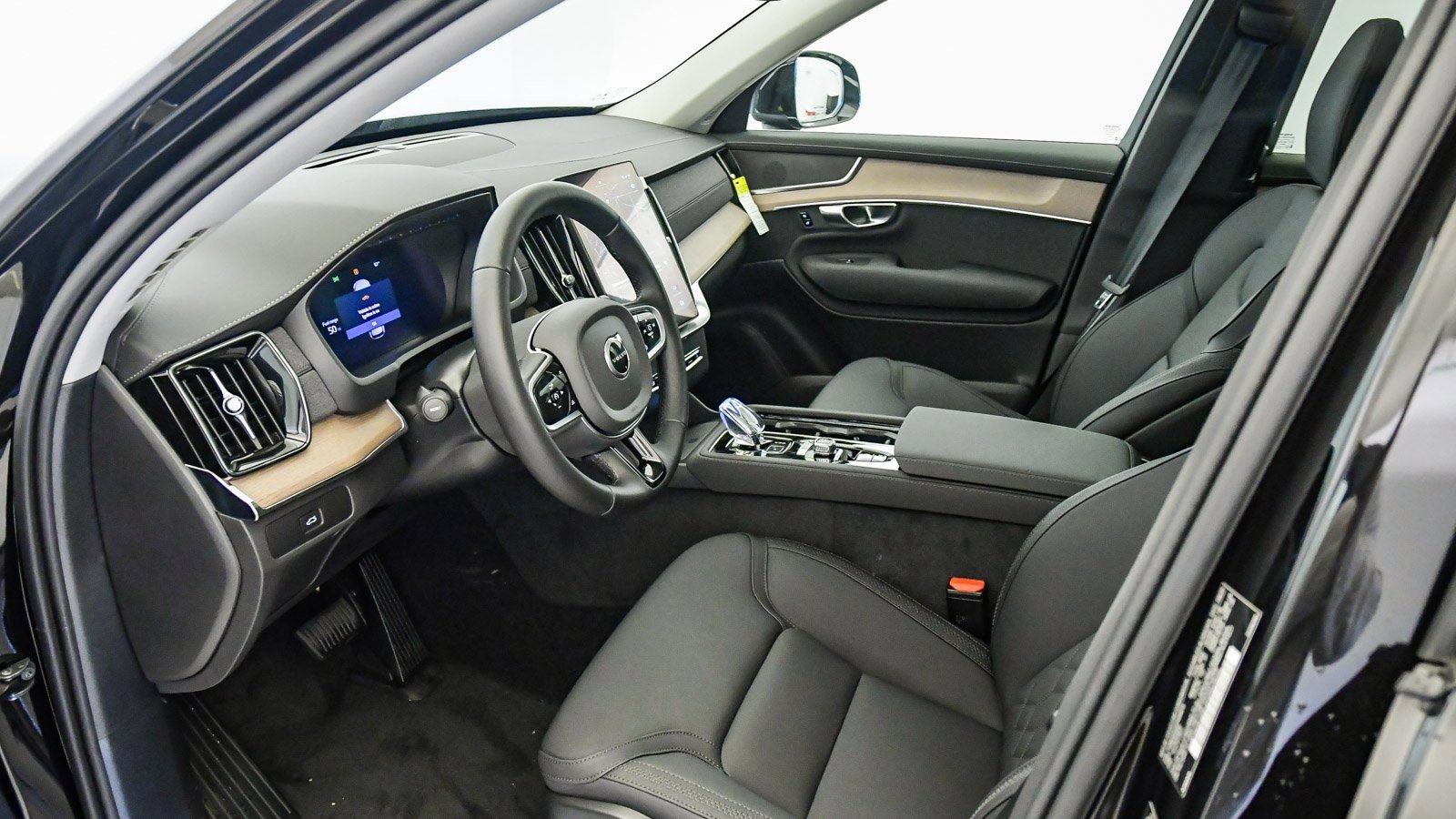 New 2026 Volvo XC90 B5 Core image 21