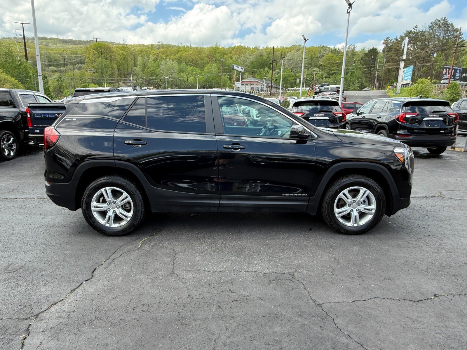 Used 2024 GMC Terrain SLE image 6