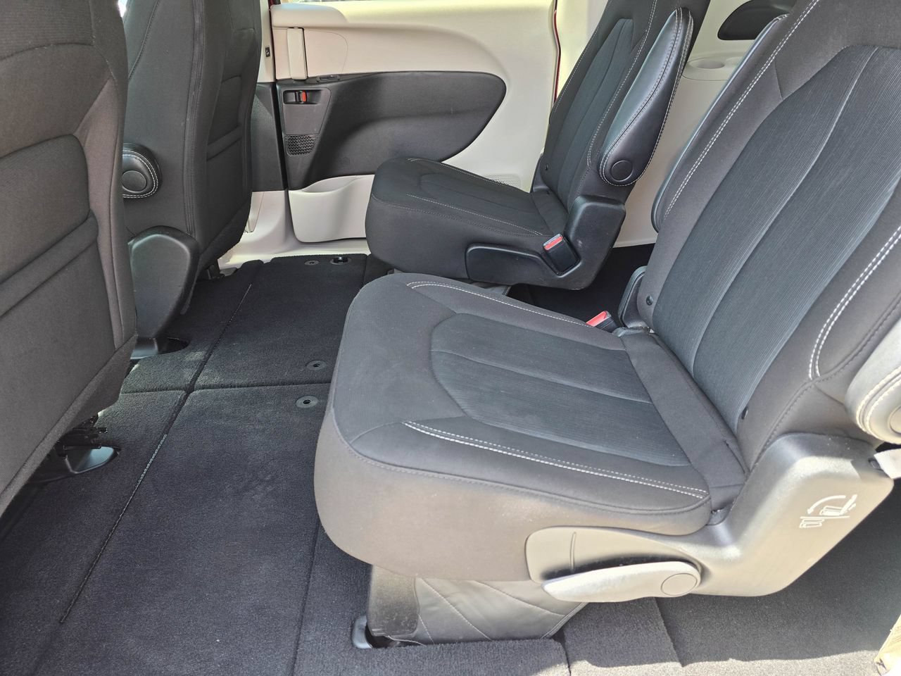 Used 2023 Chrysler Voyager LX FWD image 34