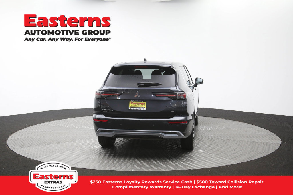 Used 2025 Mitsubishi Outlander SE FWD image 40