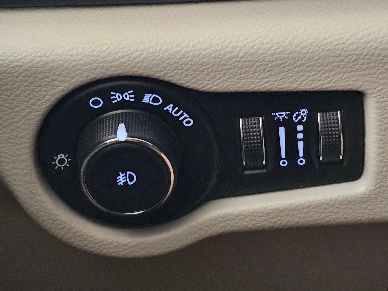 Used 2022 Chrysler Pacifica Limited AWD/4WD image 19