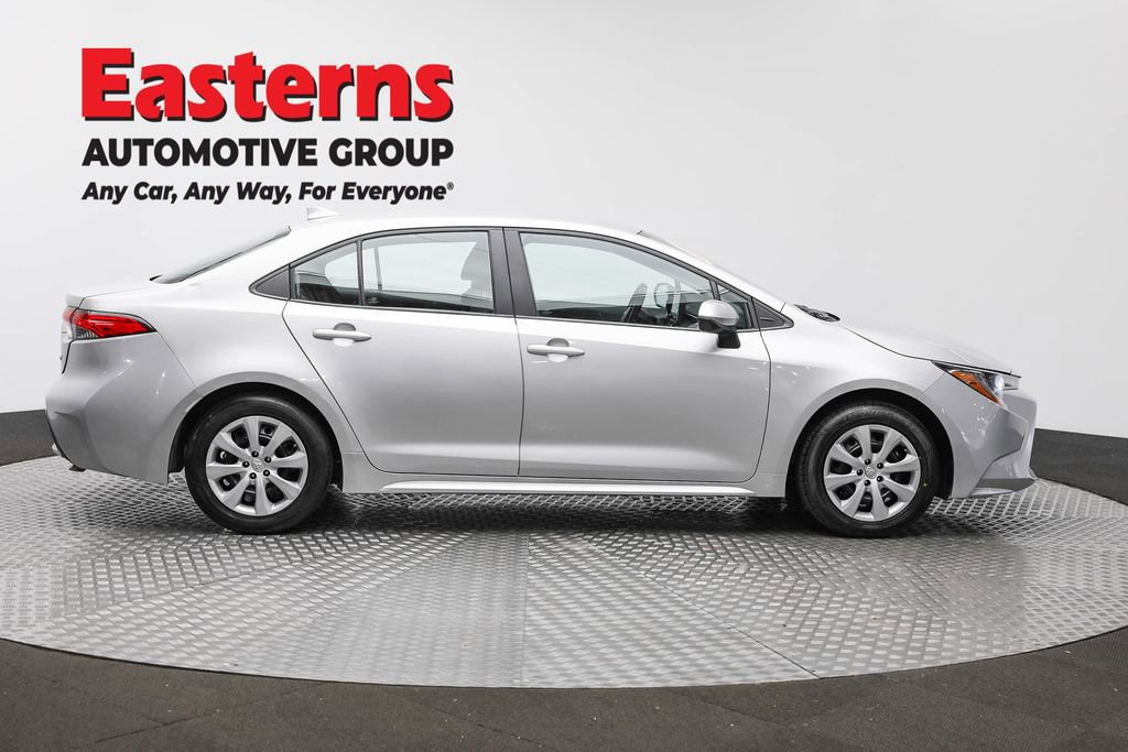 Used 2022 Toyota Corolla LE image 4