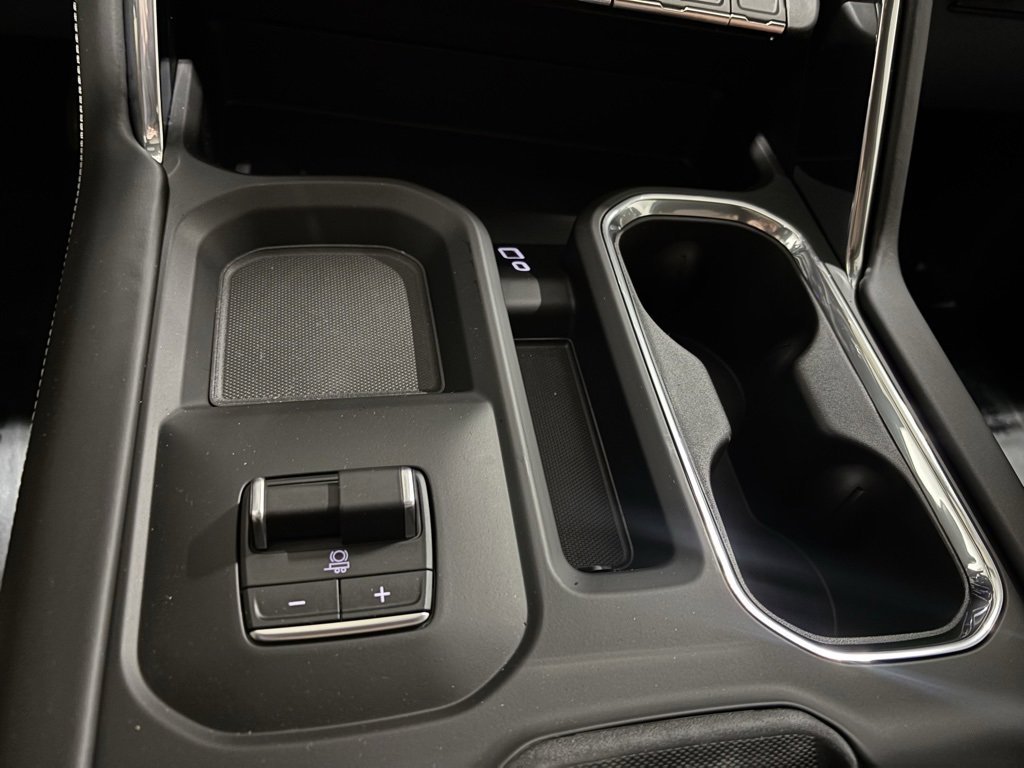 New 2026 GMC Sierra 3500 Denali Ultimate w/ LPO, Black Badging Package image 21