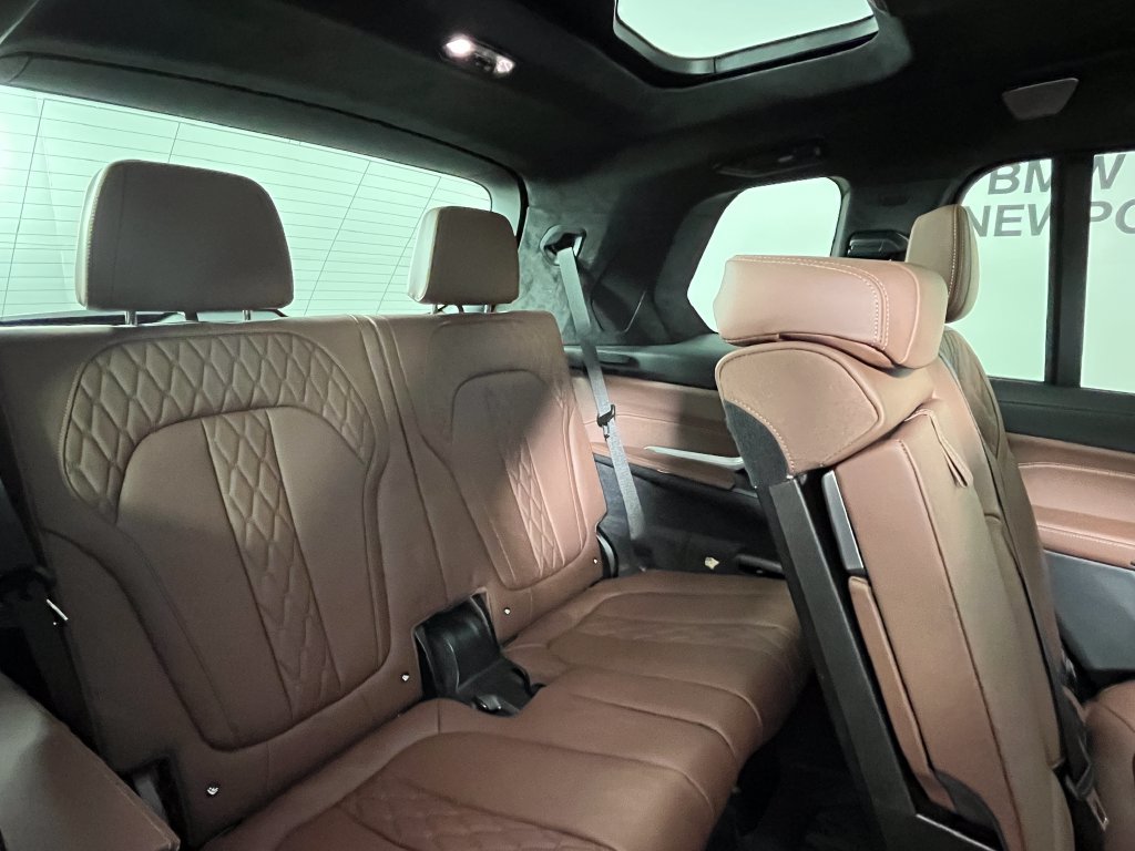 Certified 2027 BMW X7 M60i AWD/4WD image 24