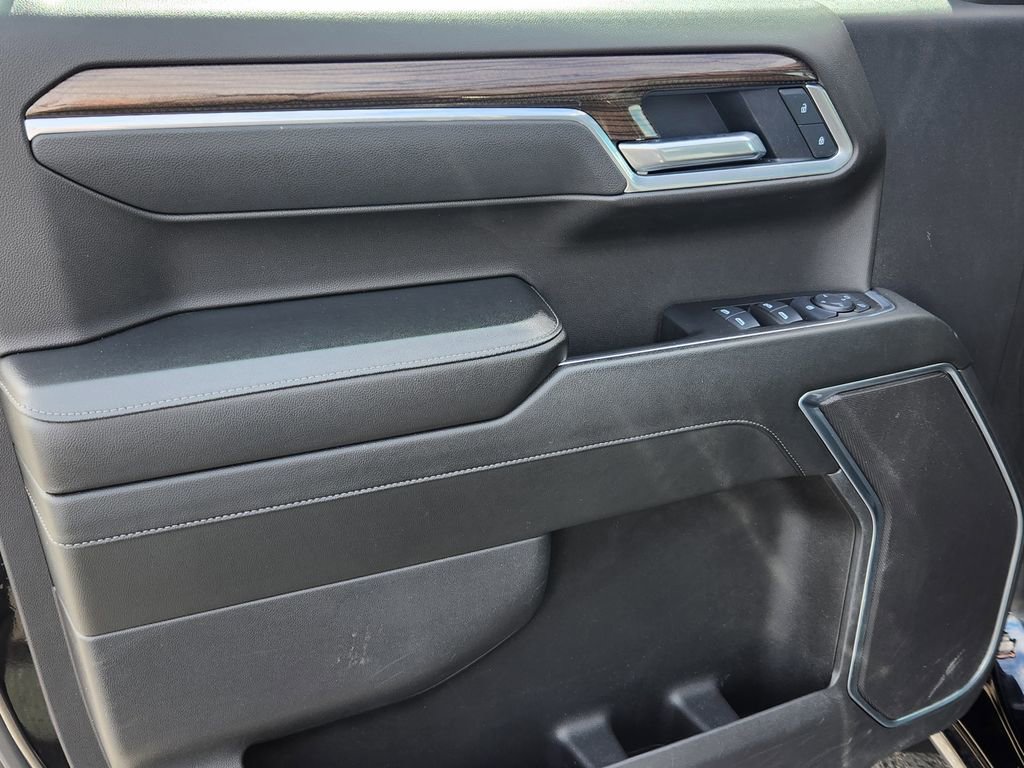 Used 2025 Chevrolet Silverado 1500 LT image 6