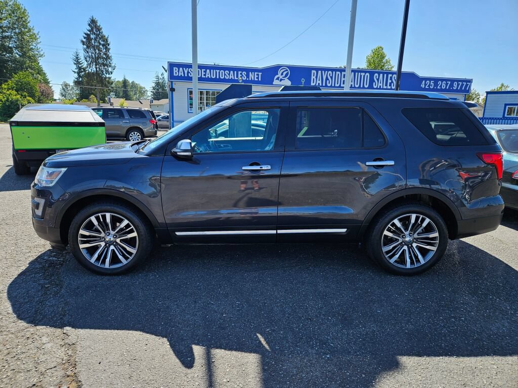 Used 2017 Ford Explorer Platinum AWD/4WD image 2