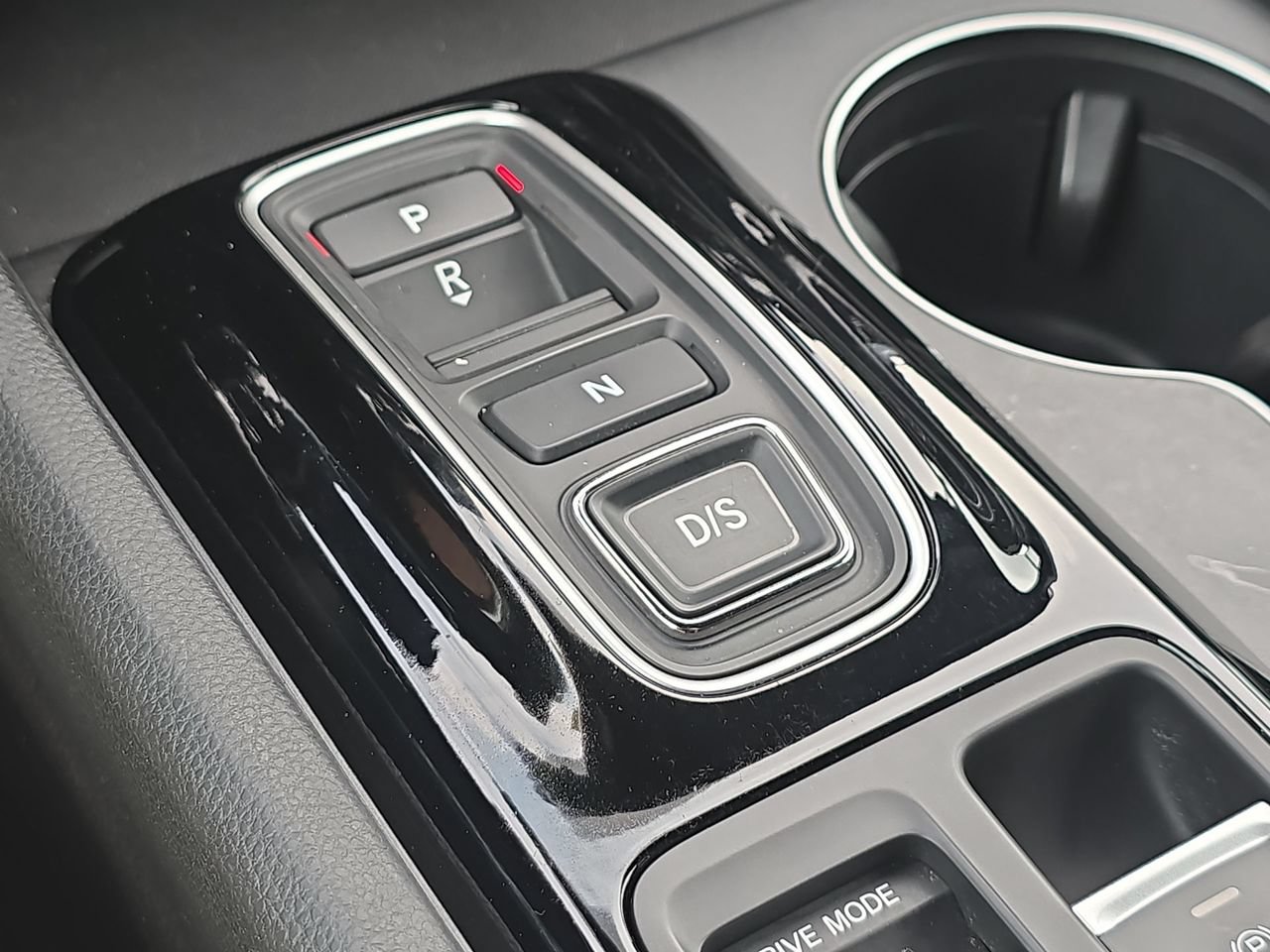 Used 2025 Honda Pilot Sport image 17