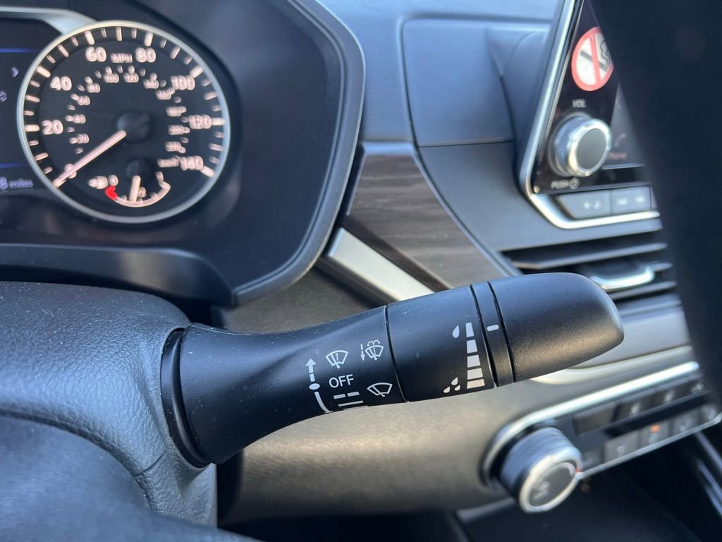 Used 2024 Nissan Altima 2.5 SV image 16