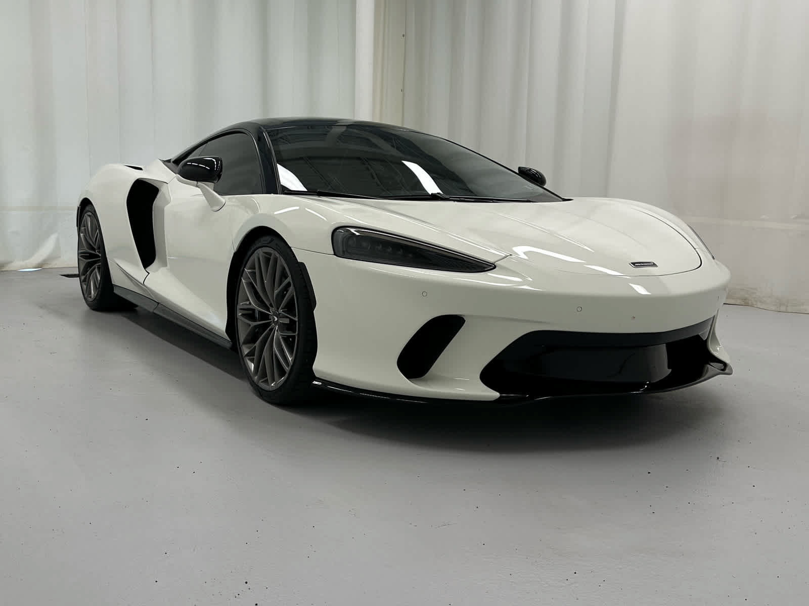 Used 2021 McLaren GT RWD image 2