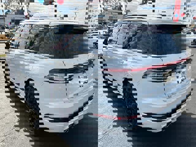 Used 2025 Lincoln Aviator Reserve w/ Equipment Group 201A image 5