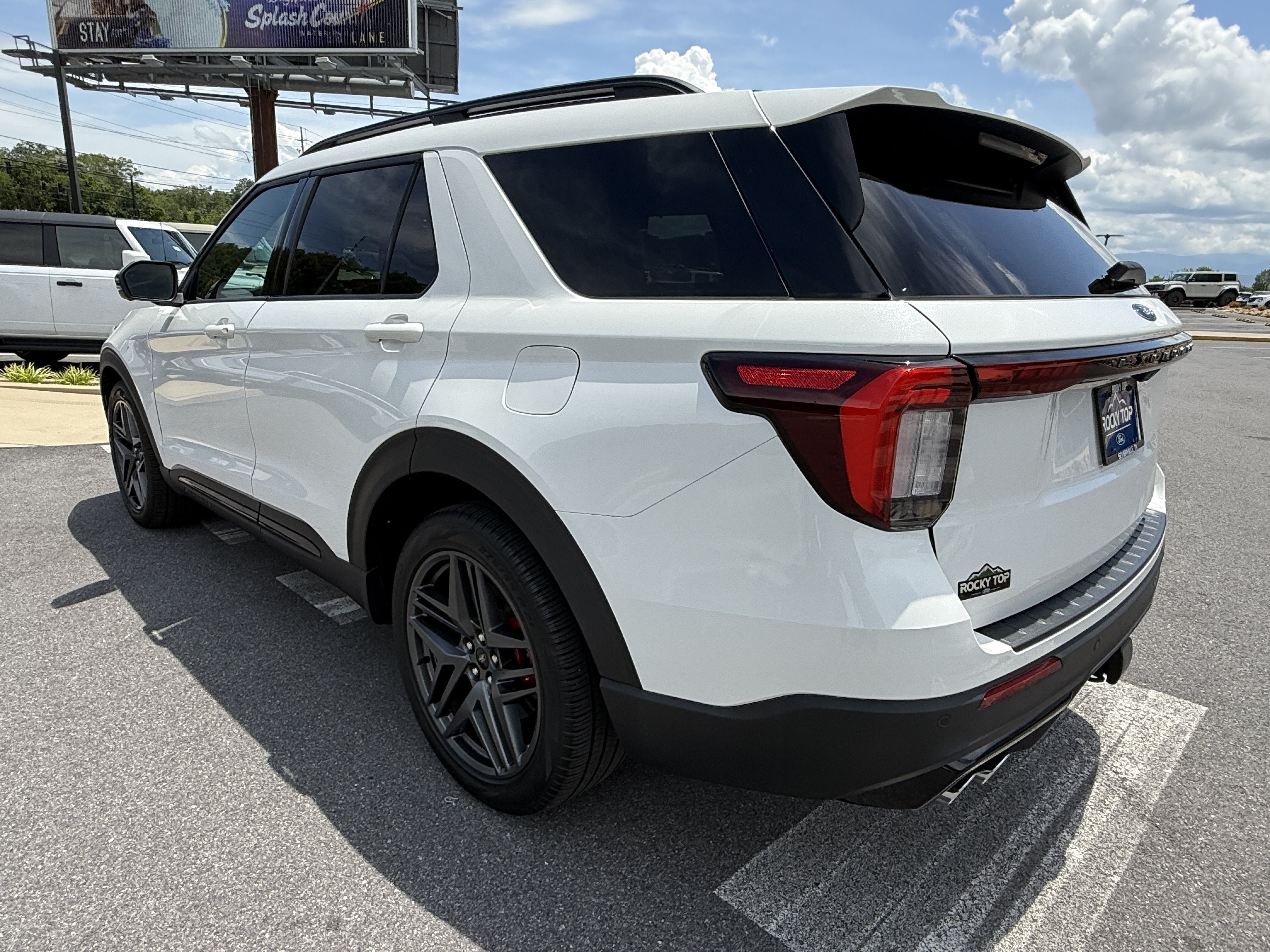 Used 2025 Ford Explorer ST AWD/4WD image 7