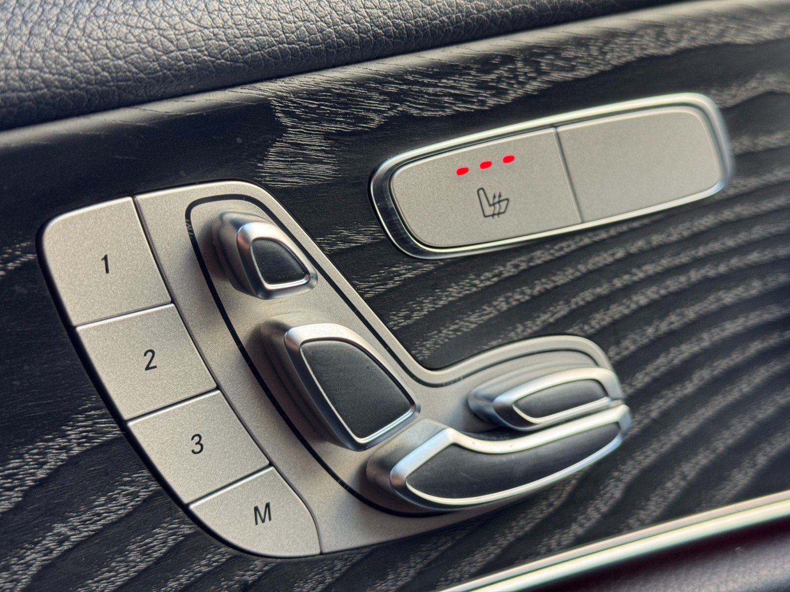 Used 2022 Mercedes-Benz E 350 Sedan w/ AMG Line Exterior image 17