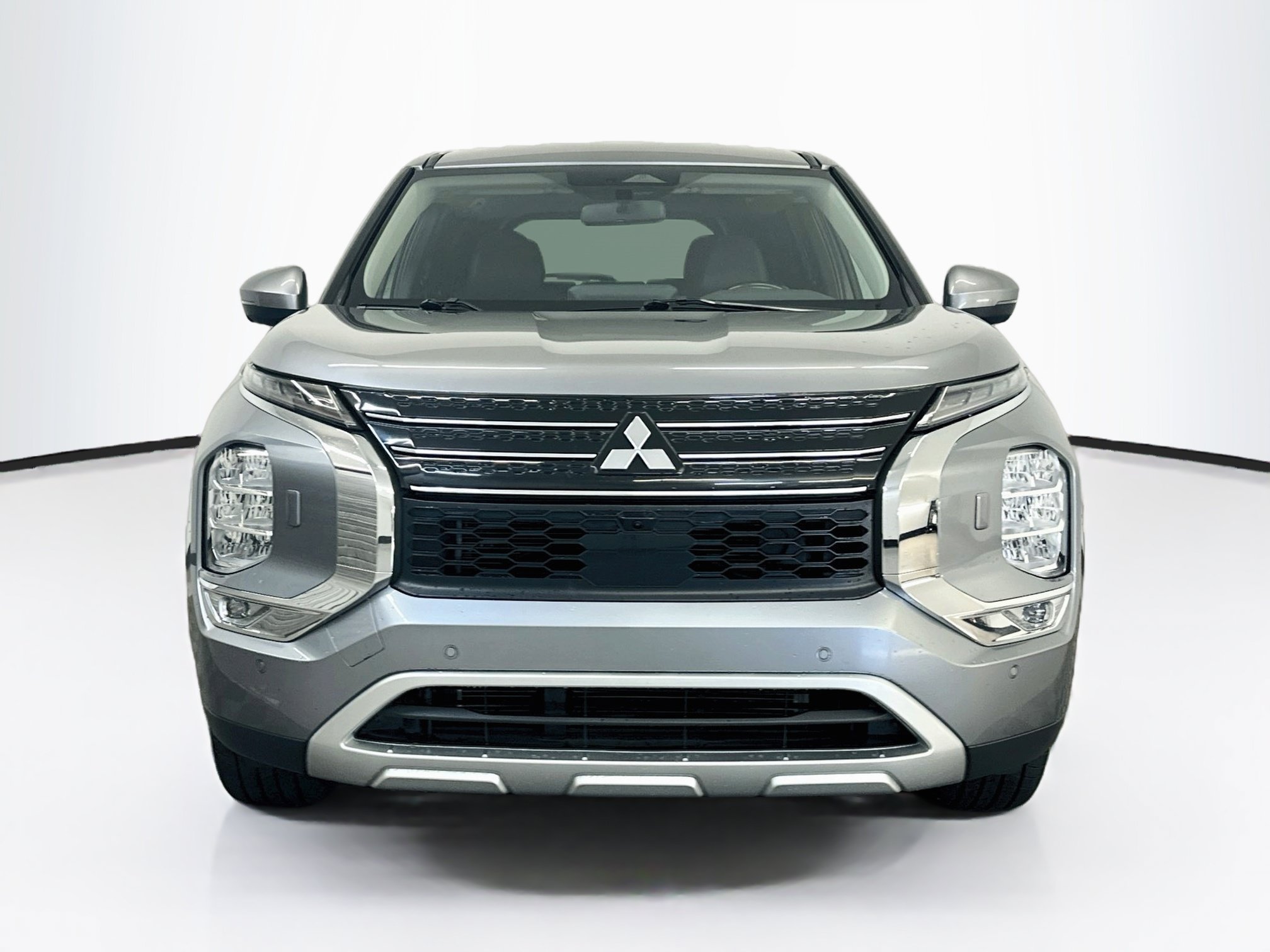 Used 2024 Mitsubishi Outlander SE AWD/4WD image 2