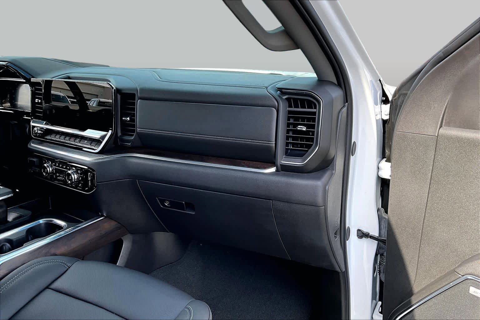 Used 2026 GMC Sierra 1500 SLT RWD image 19