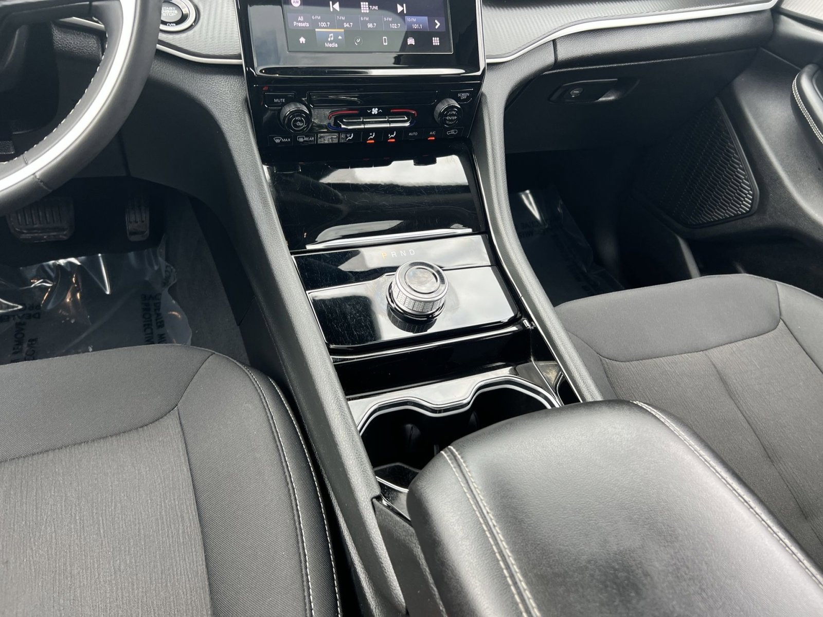Used 2023 Jeep Grand Cherokee Laredo image 22