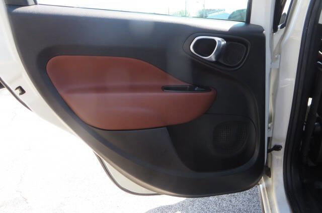 Used 2014 FIAT 500L Trekking w/ Popular Equipment Group FWD image 7