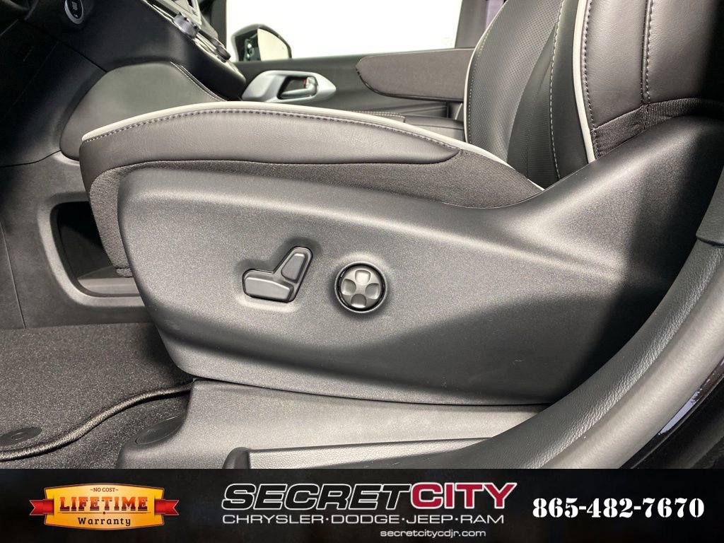 New 2026 Chrysler Pacifica Limited w/ S Appearance Package image 14