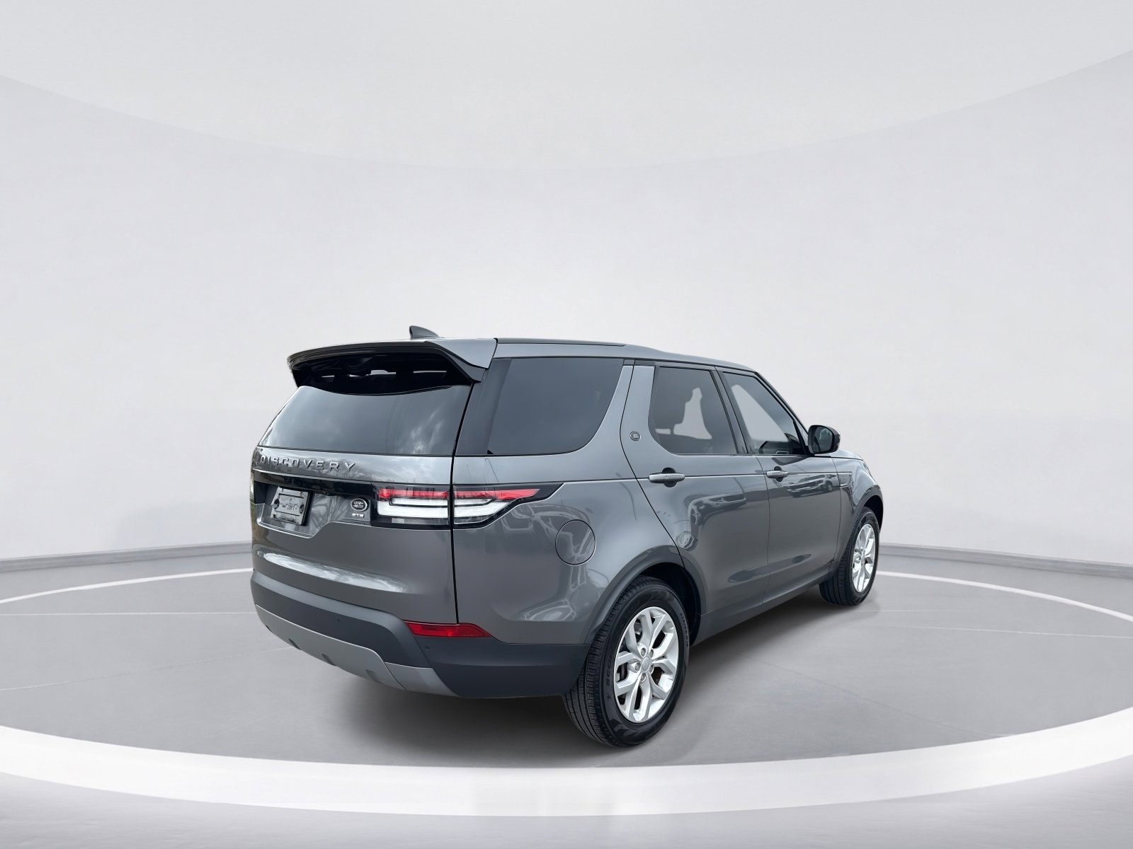 Used 2018 Land Rover Discovery SE image 8