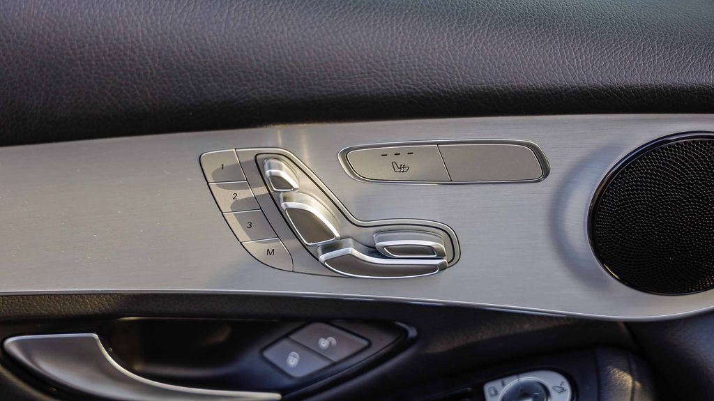 Used 2019 Mercedes-Benz GLC 300 image 25