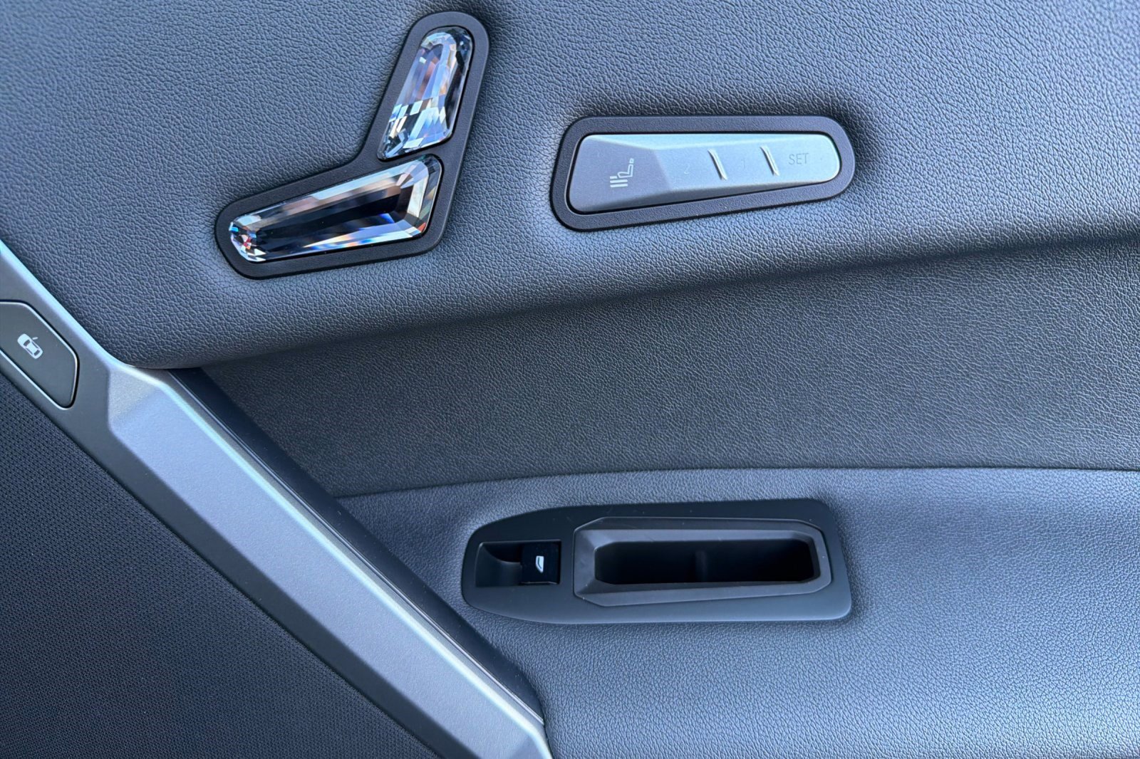 Used 2026 BMW iX xDrive60 w/ M Sport Package image 21