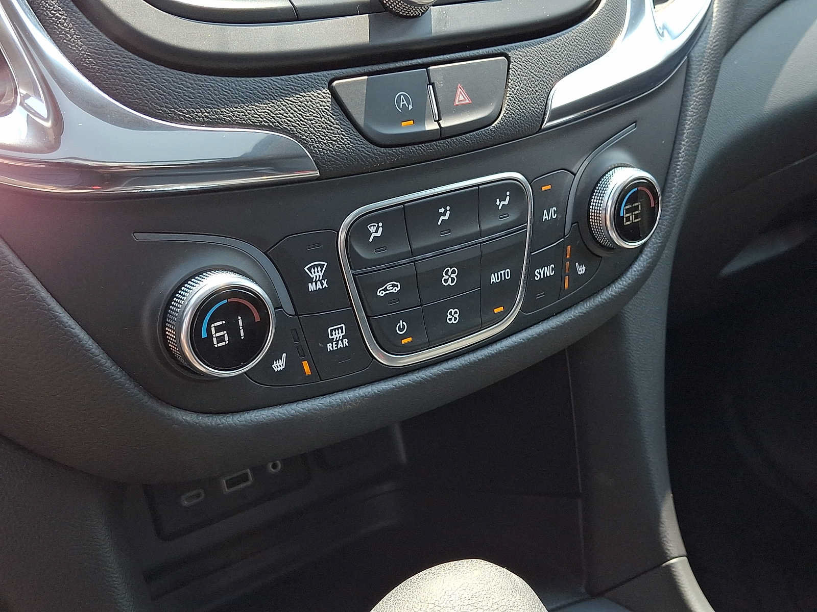 Used 2023 Chevrolet Equinox LT AWD/4WD image 16