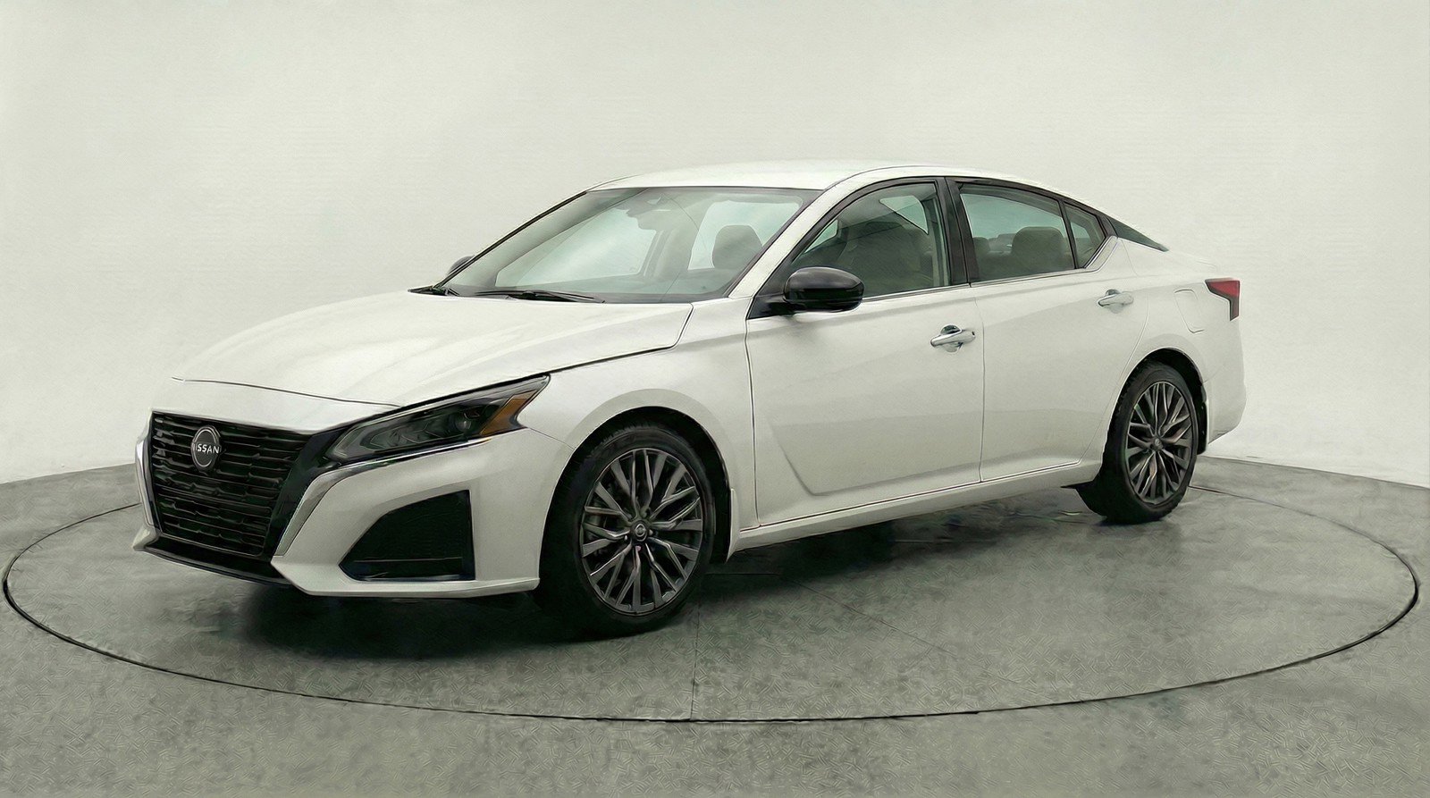 Used 2025 Nissan Altima 2.5 SV image 3