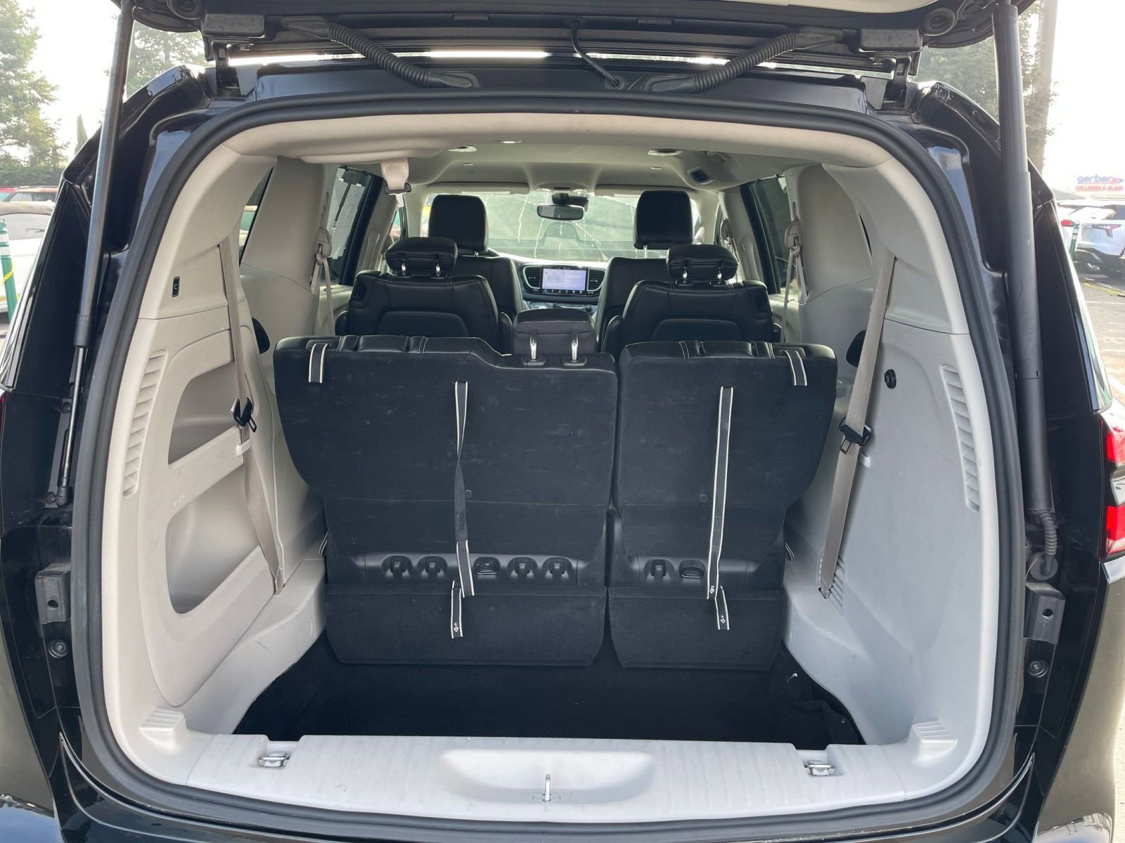 Used 2024 Chrysler Pacifica Touring-L image 34