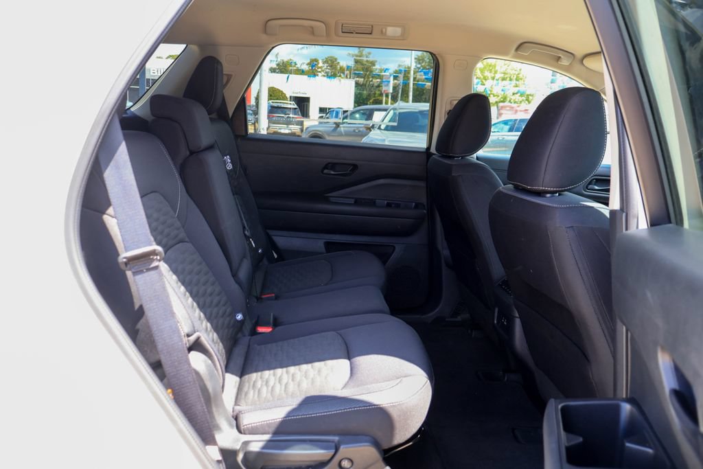 Used 2024 Nissan Pathfinder SV AWD/4WD image 10