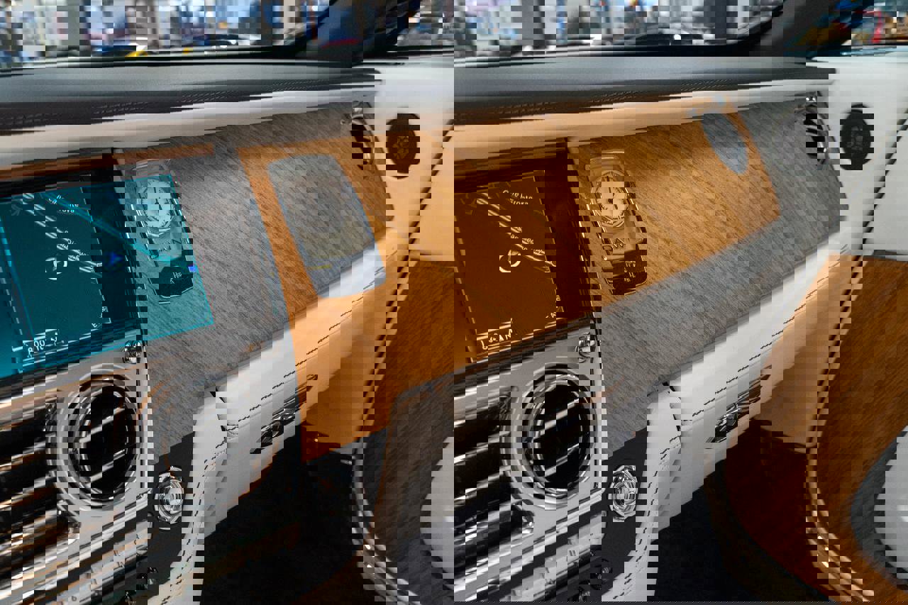 Used 2016 Rolls-Royce Dawn image 16