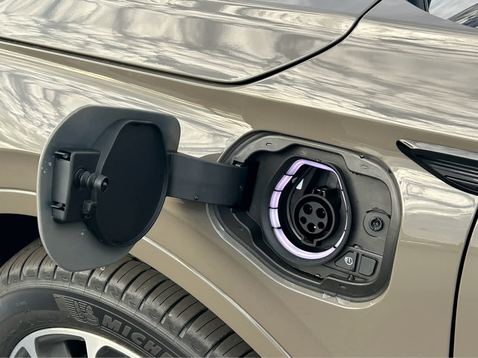 Used 2025 Lincoln Corsair Grand Touring image 2