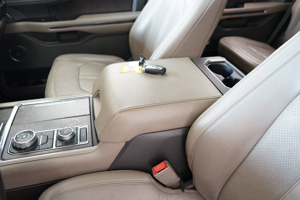 Used 2019 Ford Expedition Limited w/ Equipment Group 301A image 32