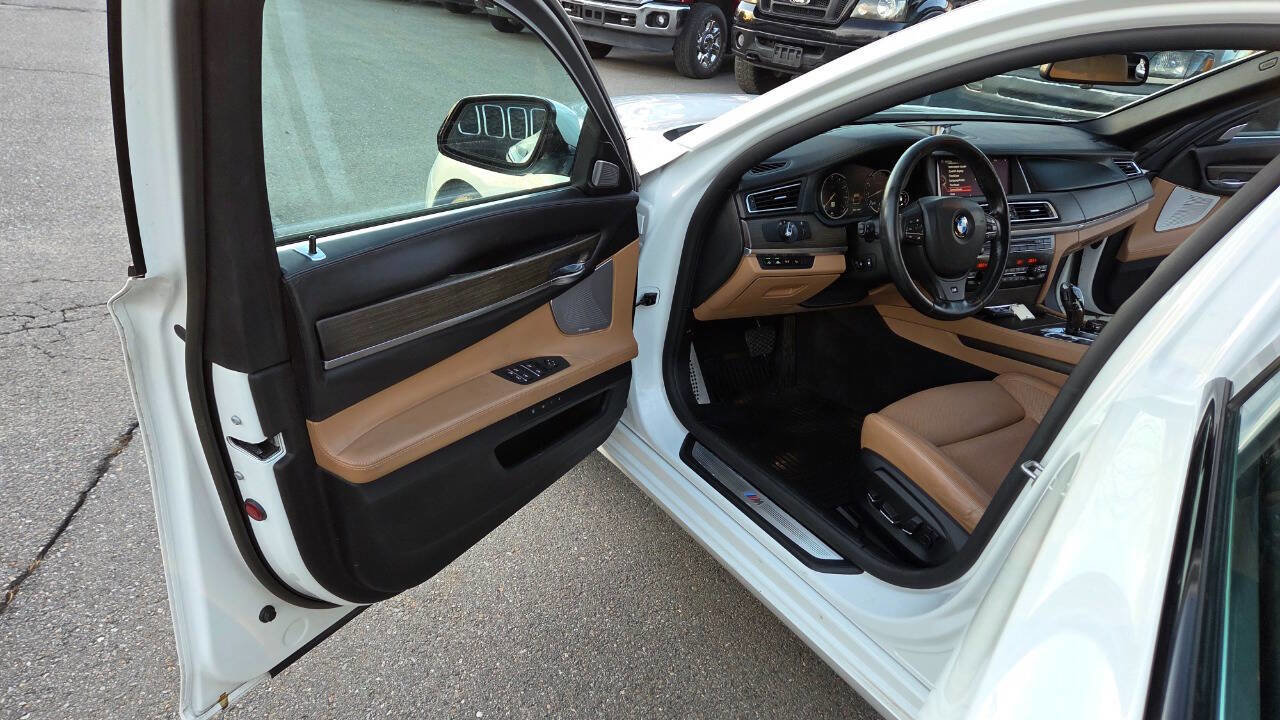 Used 2015 BMW 750i xDrive AWD/4WD image 25