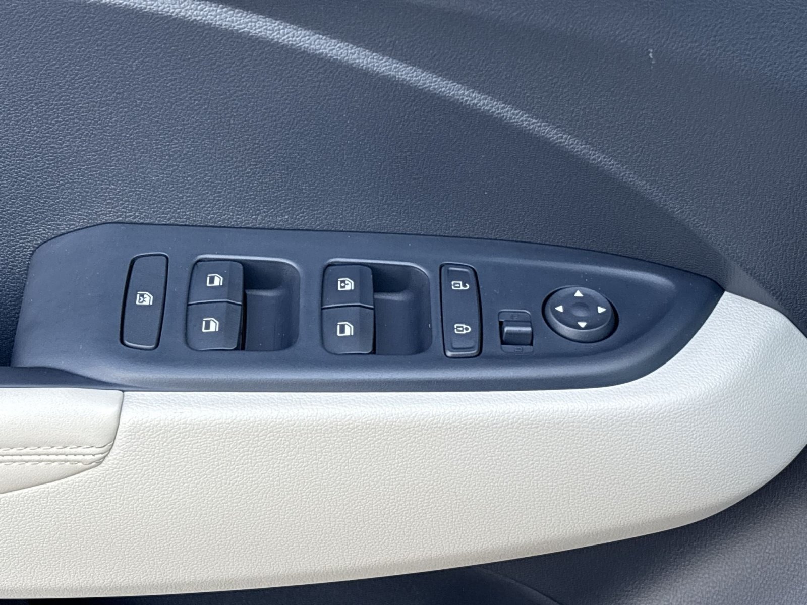 Used 2026 Hyundai Venue SEL FWD image 15