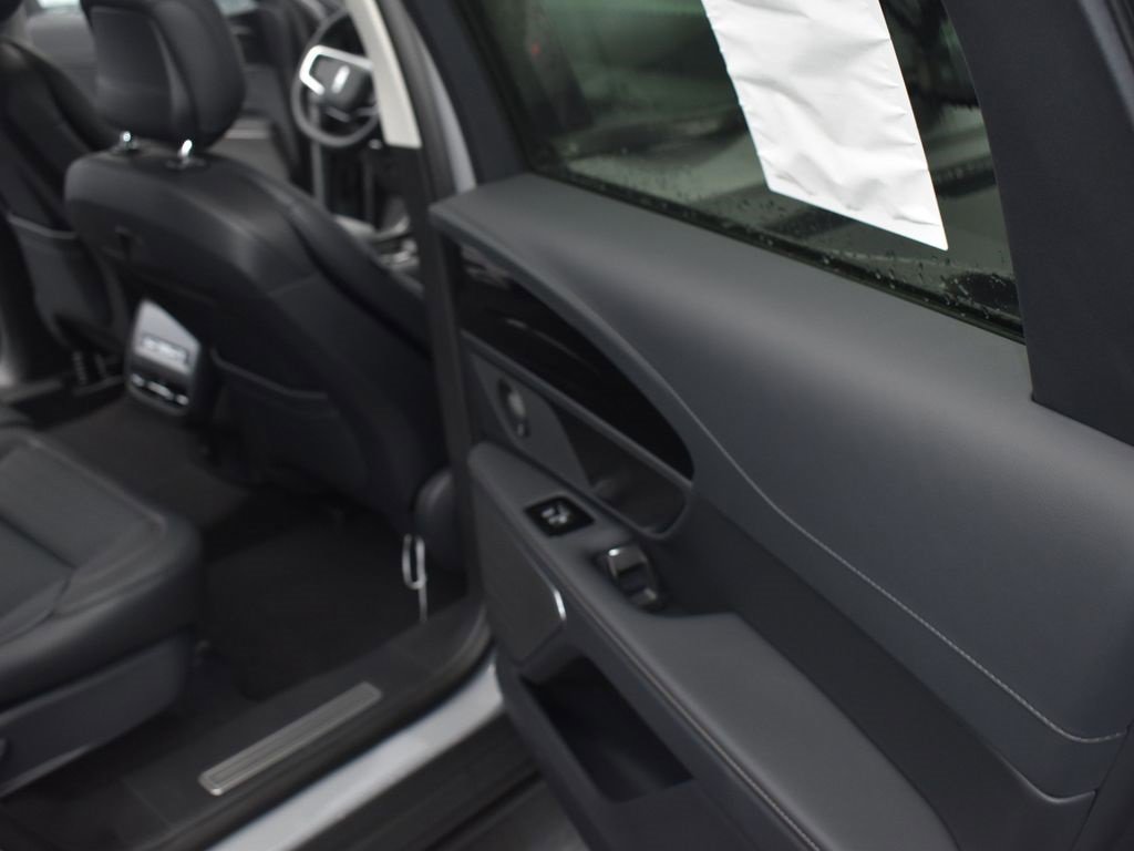 New 2026 Lincoln Nautilus Reserve w/ Jet Appearance Package image 12