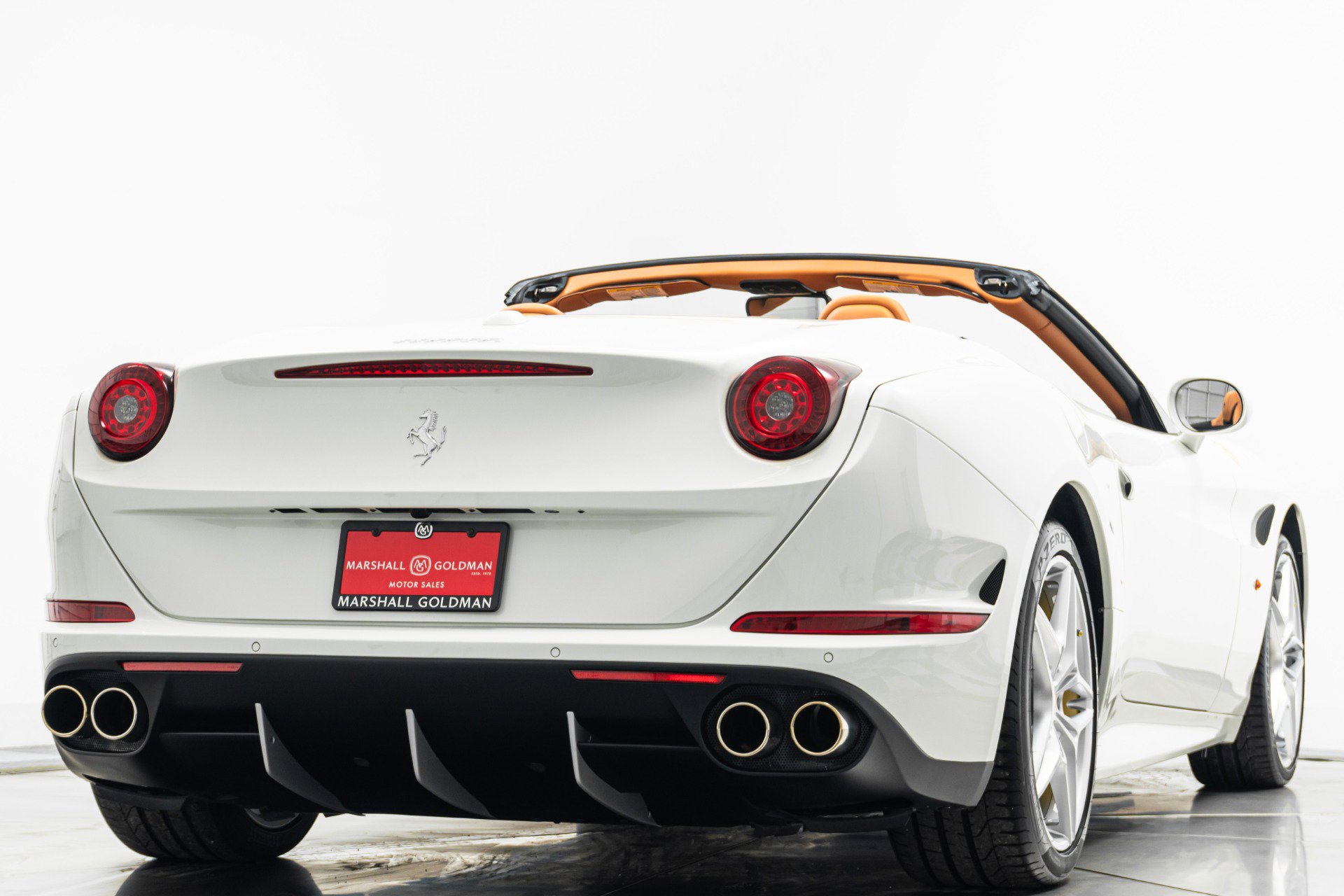Used 2015 Ferrari California T image 9