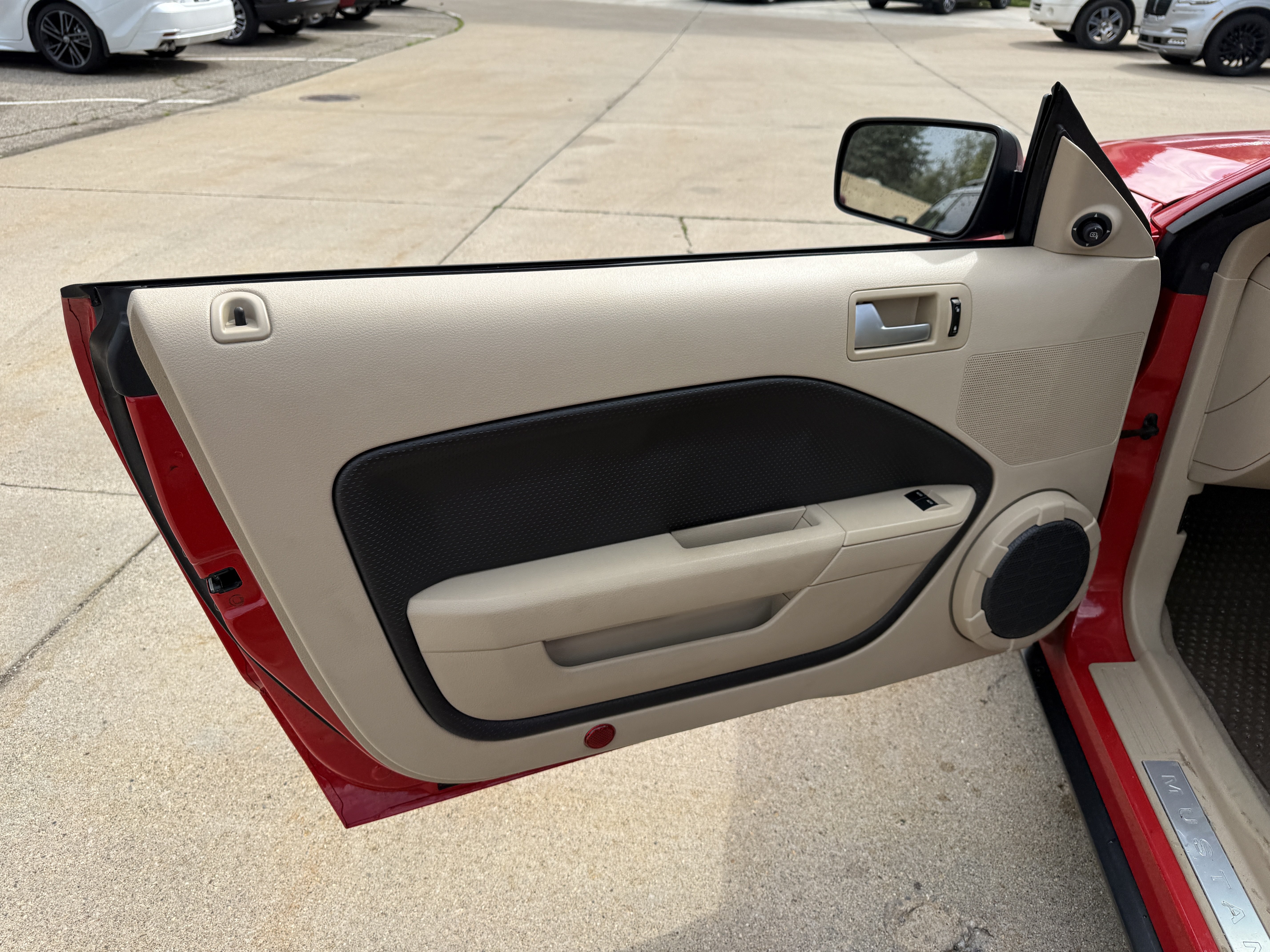 Used 2005 Ford Mustang Premium RWD image 9
