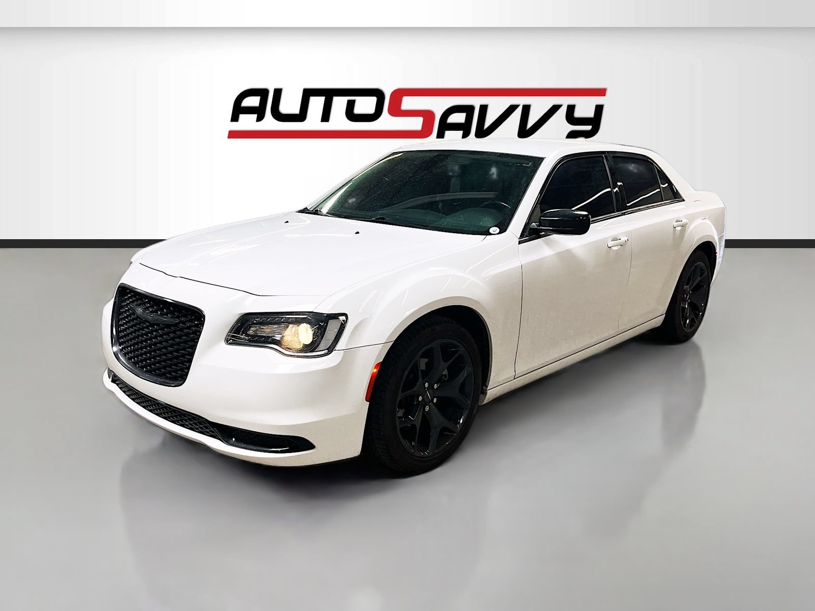 Used 2022 Chrysler 300 Touring w/ Sport Appearance Package RWD image 3
