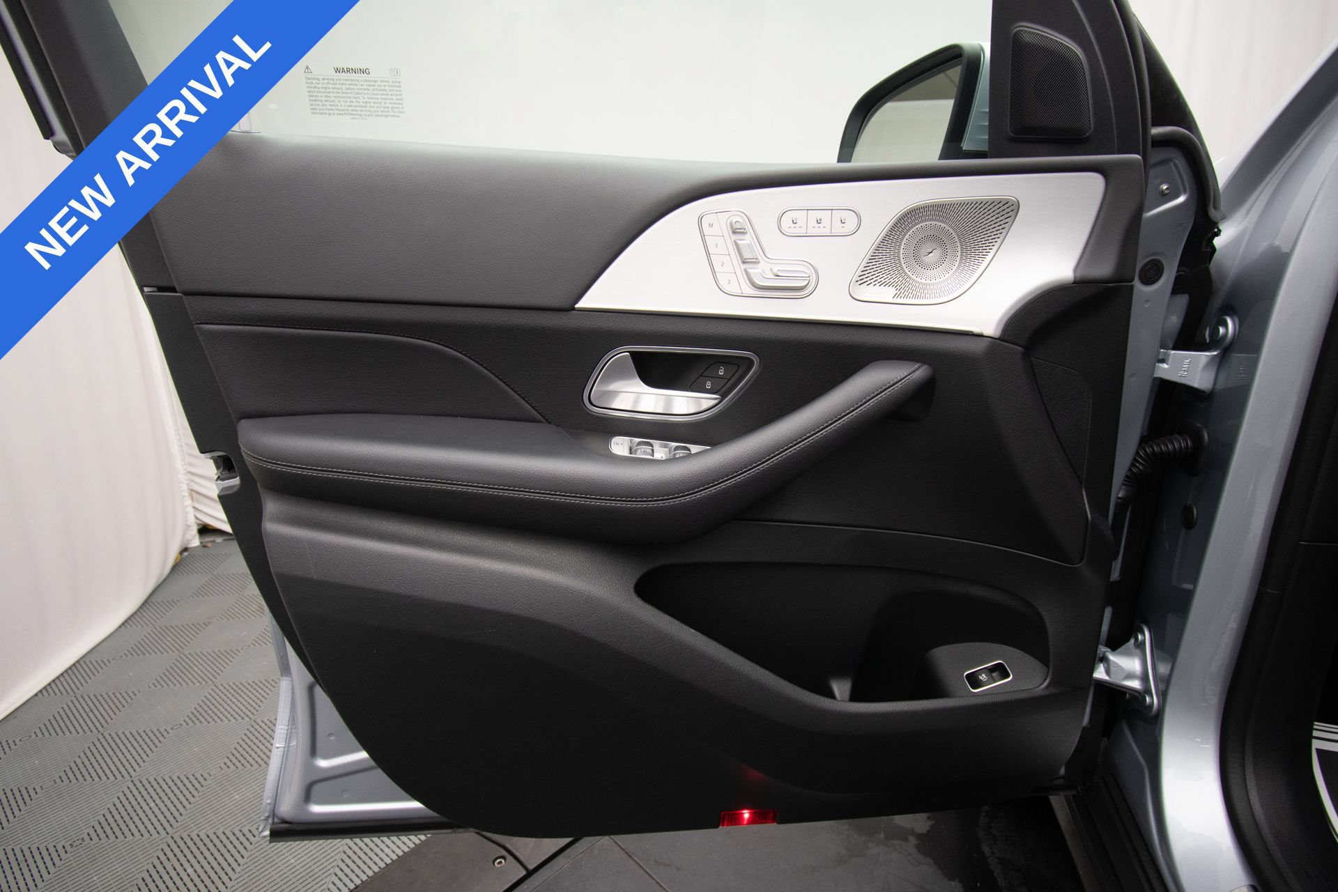 Used 2025 Mercedes-Benz GLS 450 4MATIC image 23