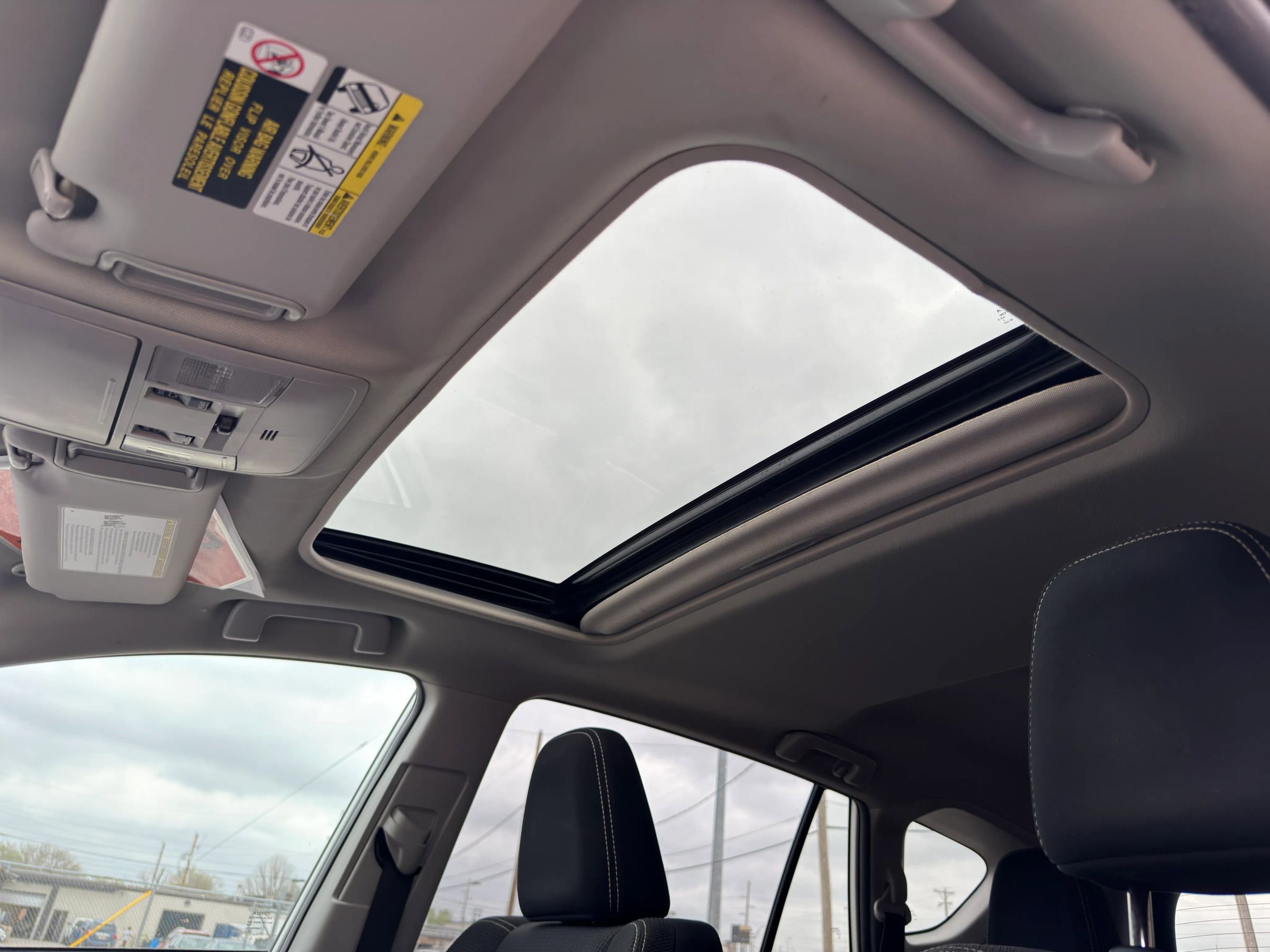 Used 2018 Toyota RAV4 XLE FWD image 23