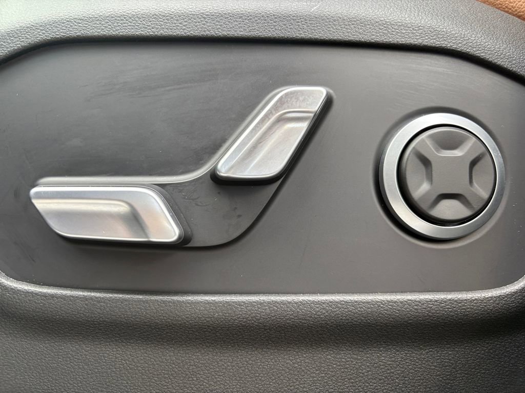 Used 2024 Hyundai Santa Fe Limited image 16