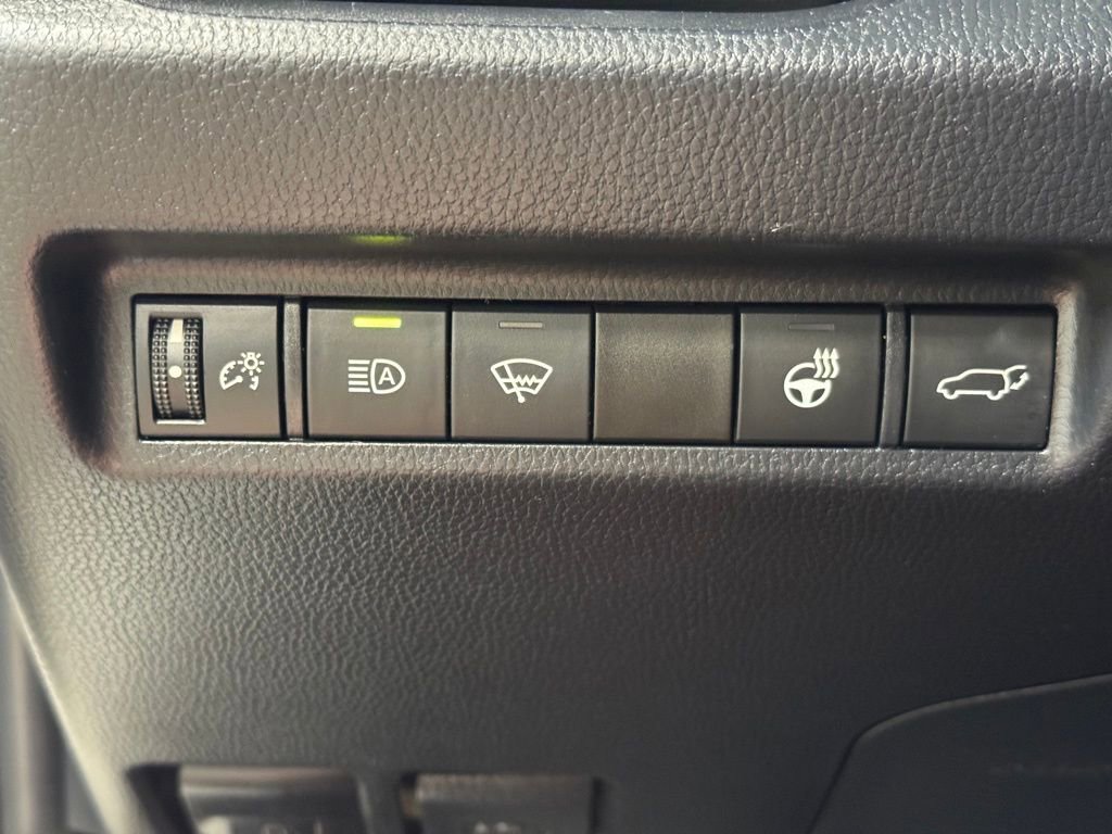 Used 2020 Toyota RAV4 XLE w/ Convenience Package image 28