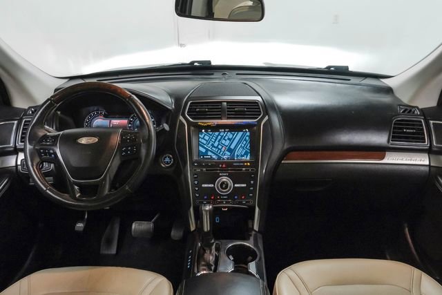 Used 2018 Ford Explorer Platinum image 16