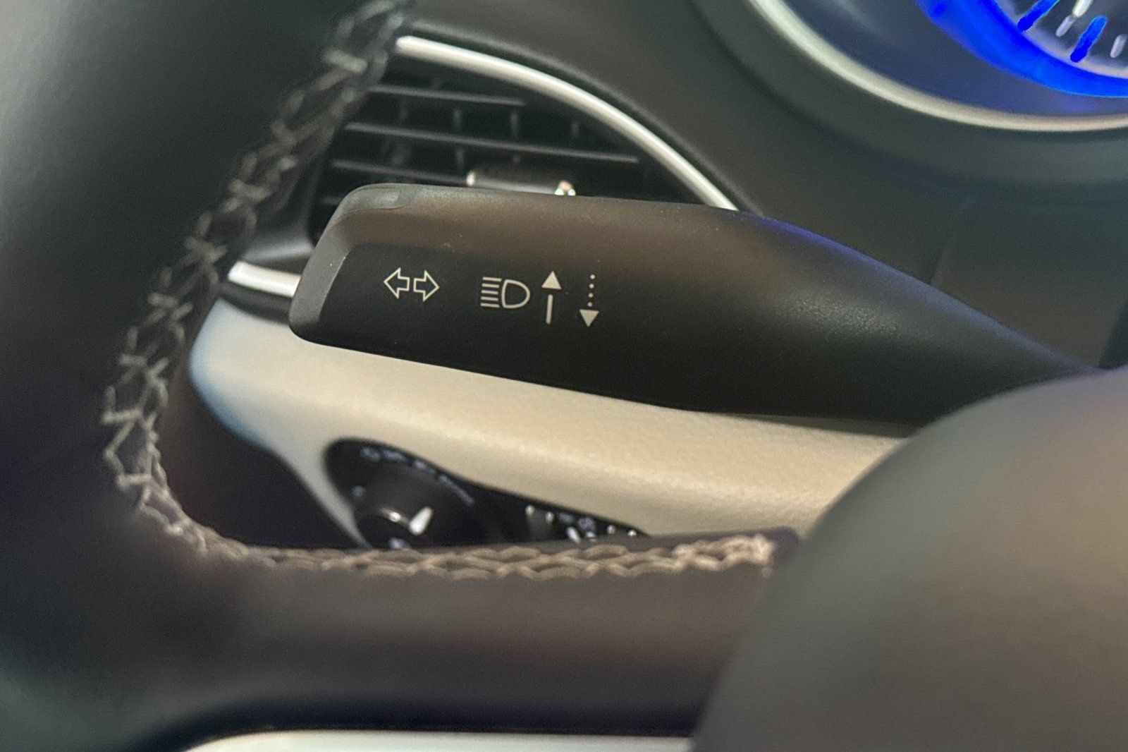 Used 2023 Chrysler Pacifica Touring-L FWD image 32