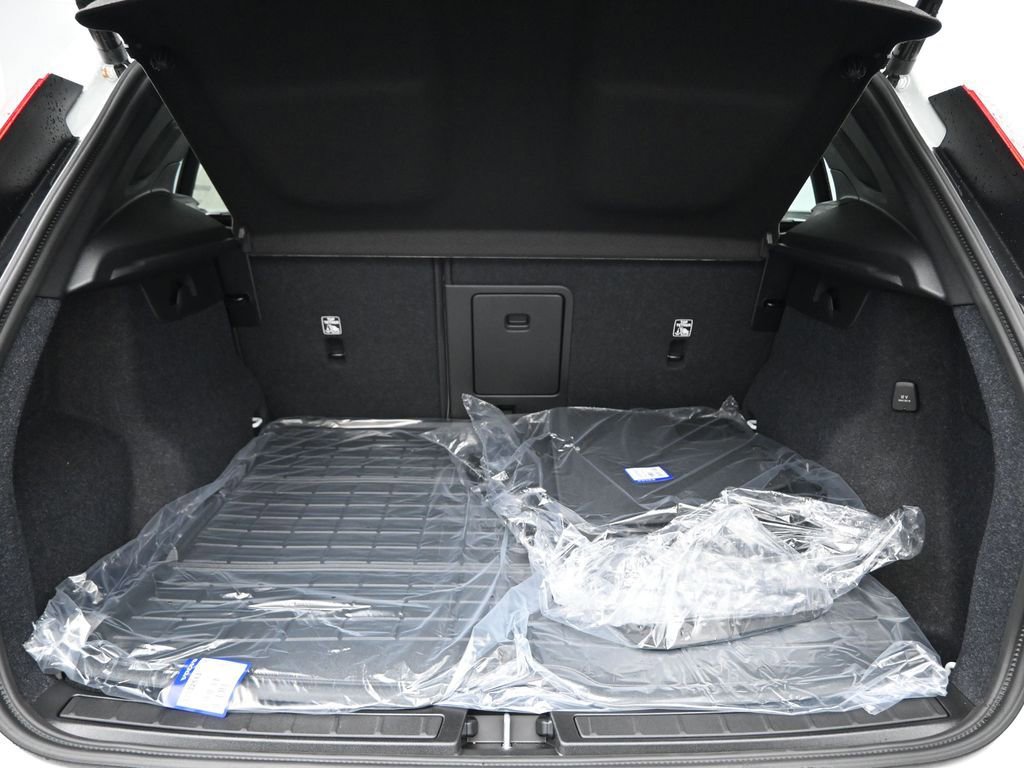 New 2026 Volvo XC40 B5 Ultra w/ Climate Package image 26