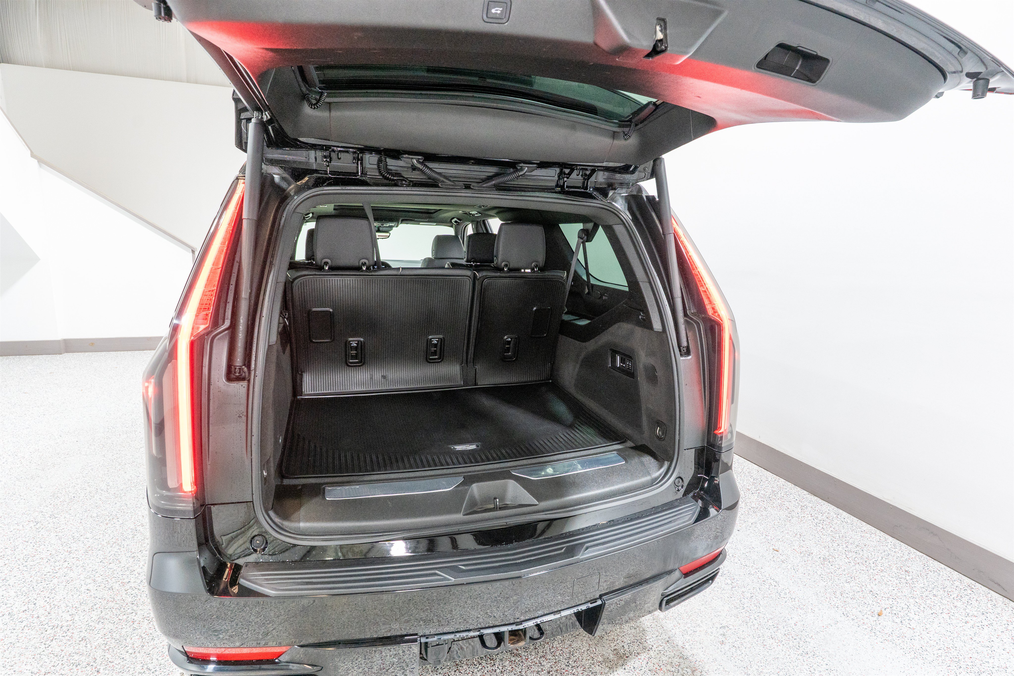 Used 2023 Cadillac Escalade ESV Sport w/ Touring Package AWD/4WD image 40
