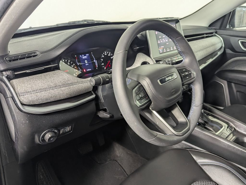 Used 2022 Jeep Compass Latitude FWD image 13