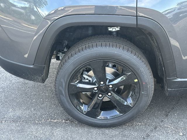 New 2025 Jeep Grand Cherokee Limited w/ Black Appearance Package image 17