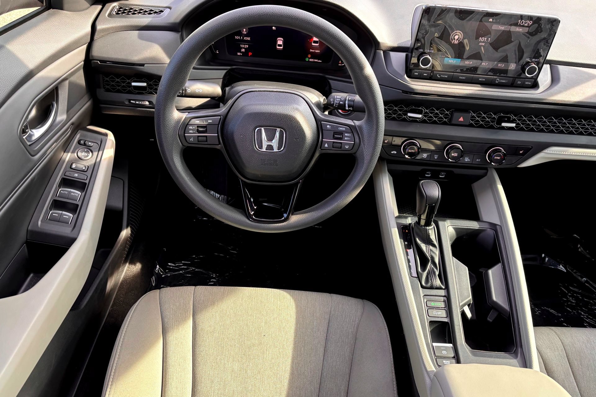 Used 2025 Honda Accord SE image 27